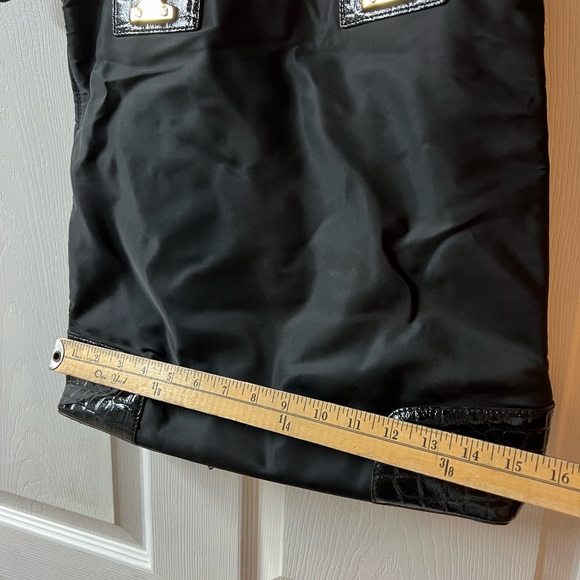 Tory Burch Black Tote with Gold Details - Picture 5 of 11